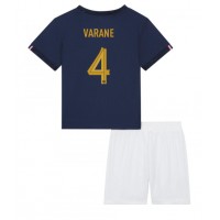 Francúzsko Raphael Varane #4 Domáci Detský futbalový dres MS 2022 Krátky Rukáv (+ trenírky)